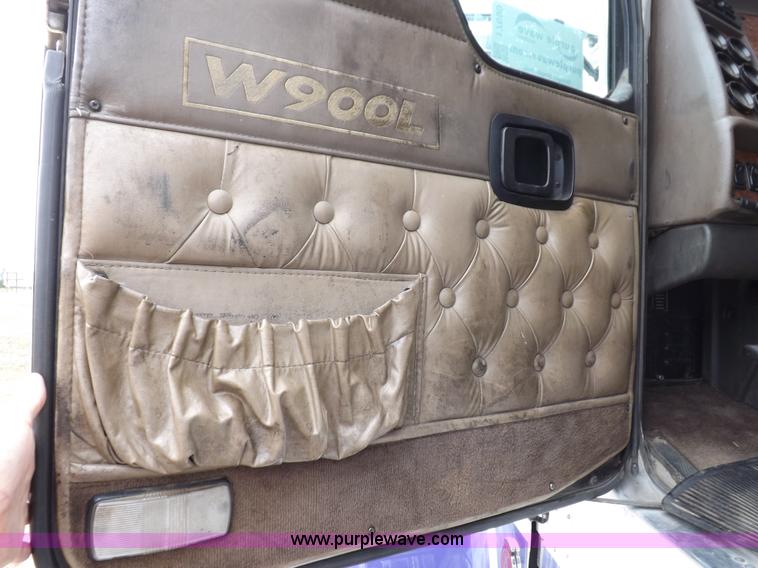 image for item I7690 2004 Kenworth W900 semi truck