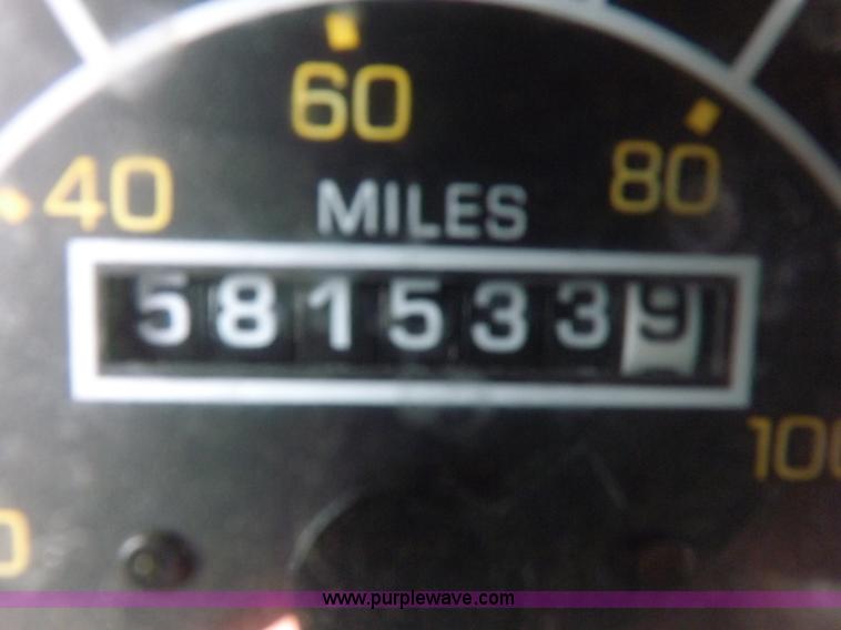 image for item I7690 2004 Kenworth W900 semi truck