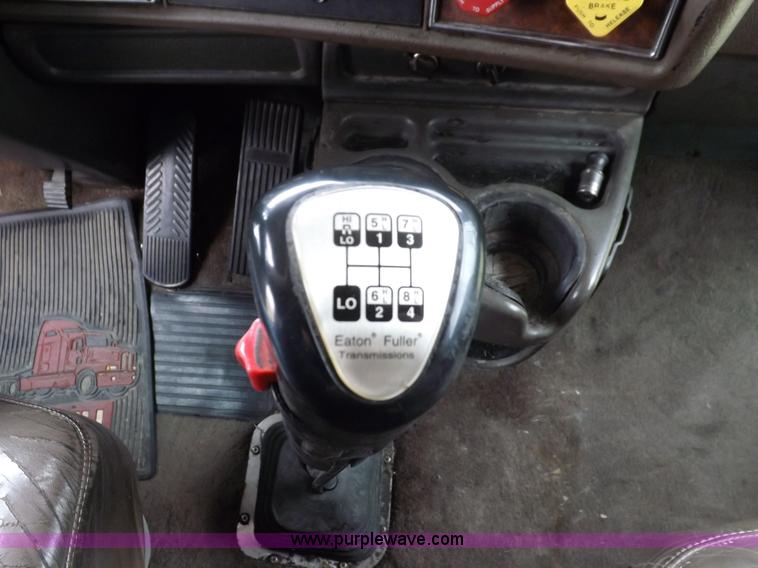 image for item I7690 2004 Kenworth W900 semi truck