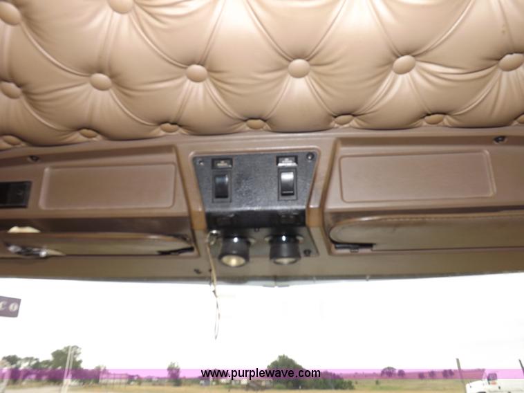 image for item I7690 2004 Kenworth W900 semi truck