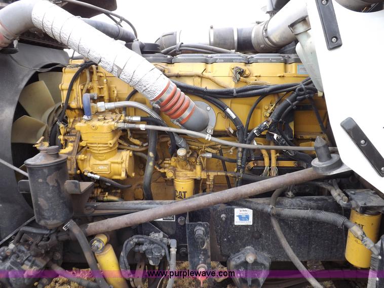 image for item I7690 2004 Kenworth W900 semi truck