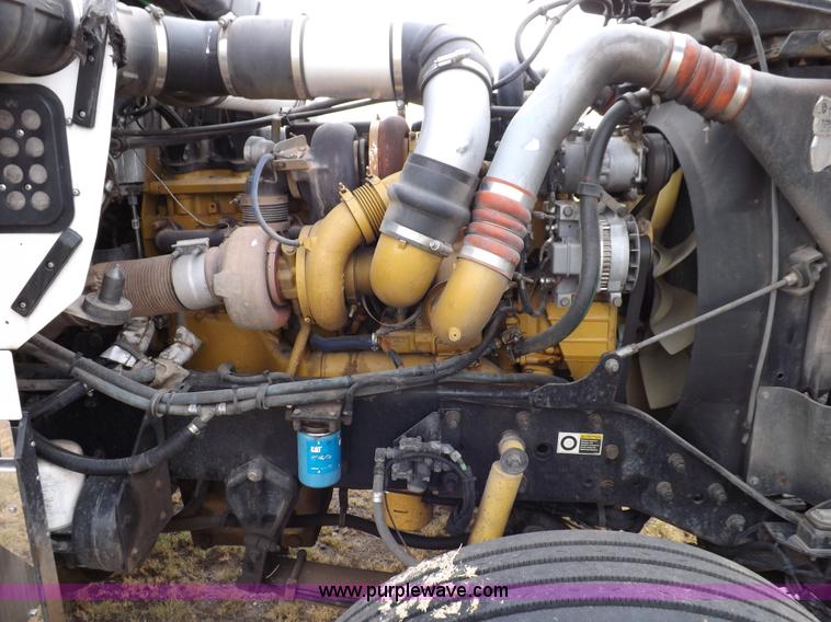 image for item I7690 2004 Kenworth W900 semi truck