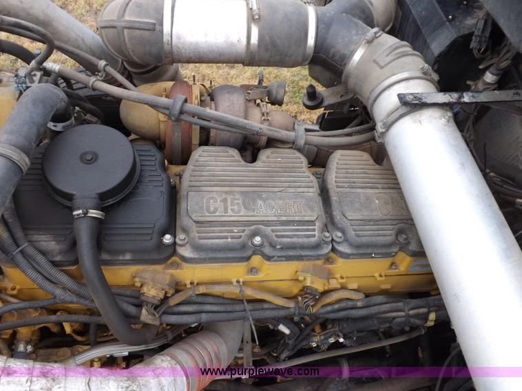 image for item I7690 2004 Kenworth W900 semi truck