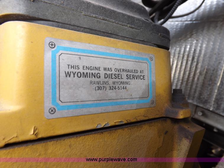 image for item I7690 2004 Kenworth W900 semi truck