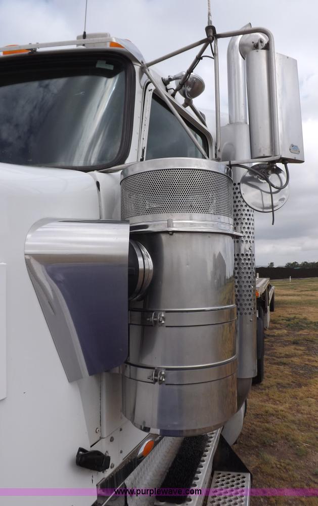 image for item I7690 2004 Kenworth W900 semi truck