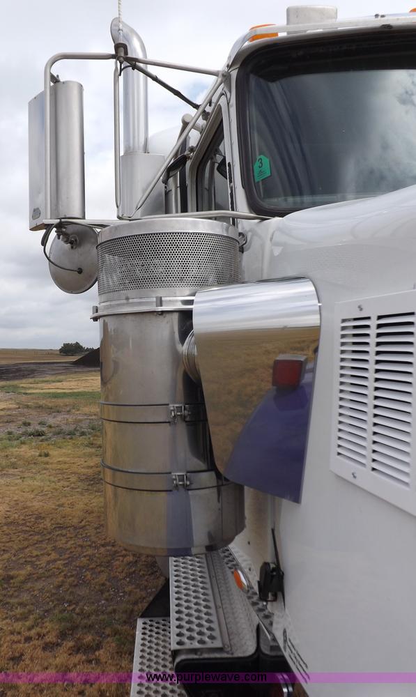 image for item I7690 2004 Kenworth W900 semi truck