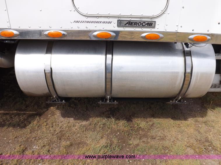 image for item I7690 2004 Kenworth W900 semi truck