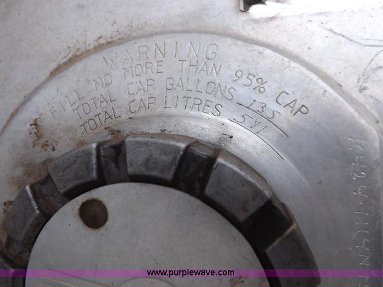 image for item I7690 2004 Kenworth W900 semi truck