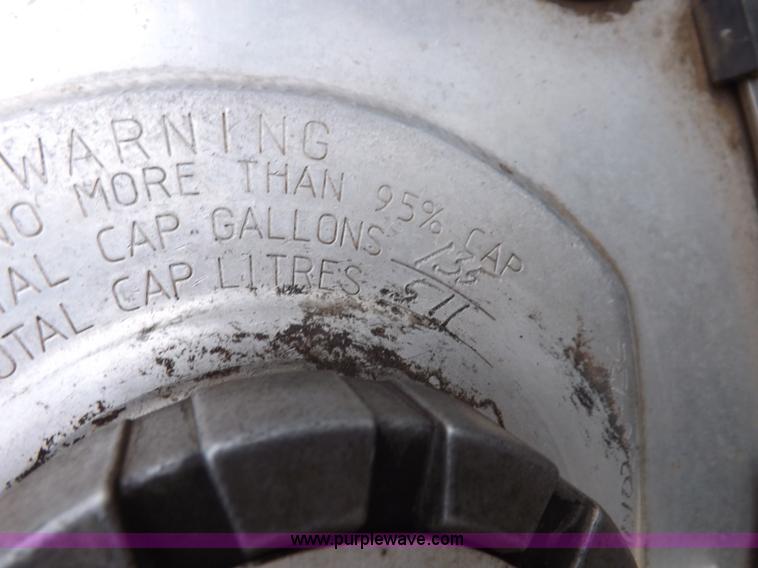 image for item I7690 2004 Kenworth W900 semi truck