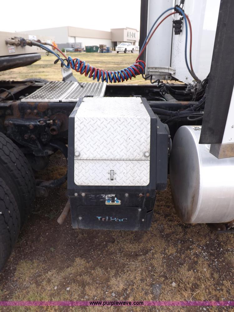 image for item I7690 2004 Kenworth W900 semi truck