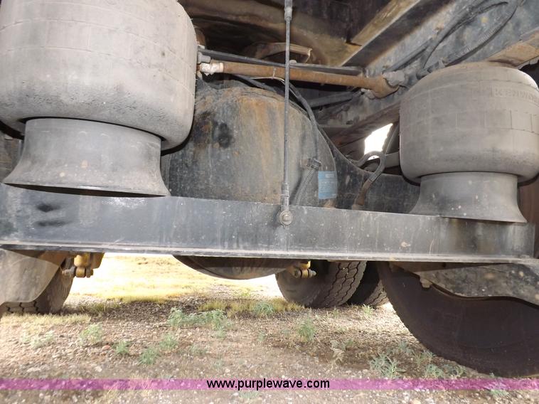 image for item I7690 2004 Kenworth W900 semi truck