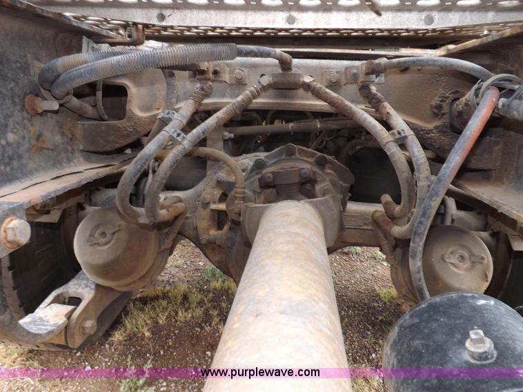 image for item I7690 2004 Kenworth W900 semi truck