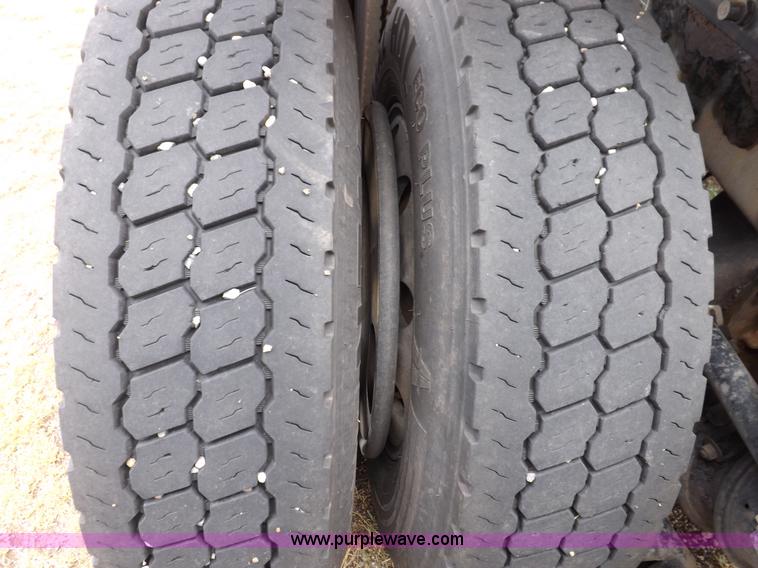 image for item I7690 2004 Kenworth W900 semi truck