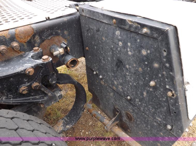 image for item I7690 2004 Kenworth W900 semi truck