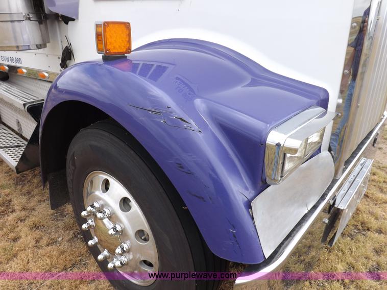 image for item I7690 2004 Kenworth W900 semi truck