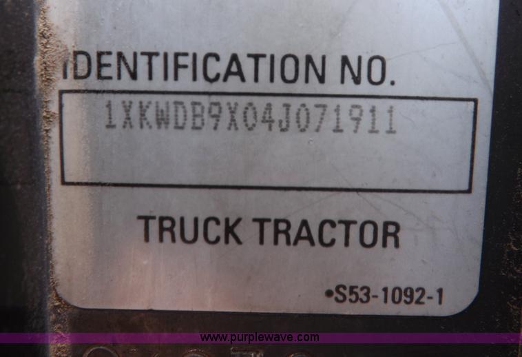 image for item I7690 2004 Kenworth W900 semi truck