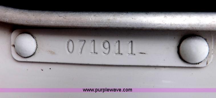 image for item I7690 2004 Kenworth W900 semi truck