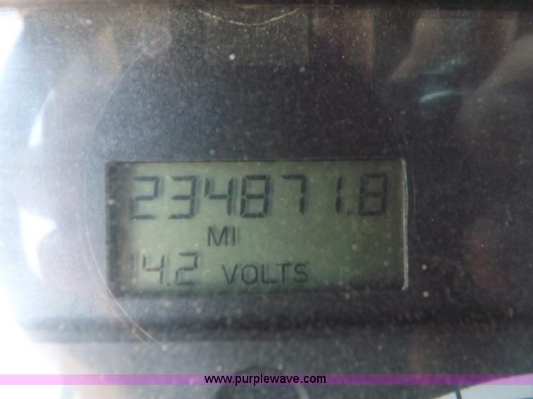 image for item I7716 2001 Freightliner Columbia semi truck