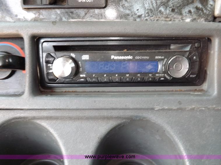 image for item I7716 2001 Freightliner Columbia semi truck