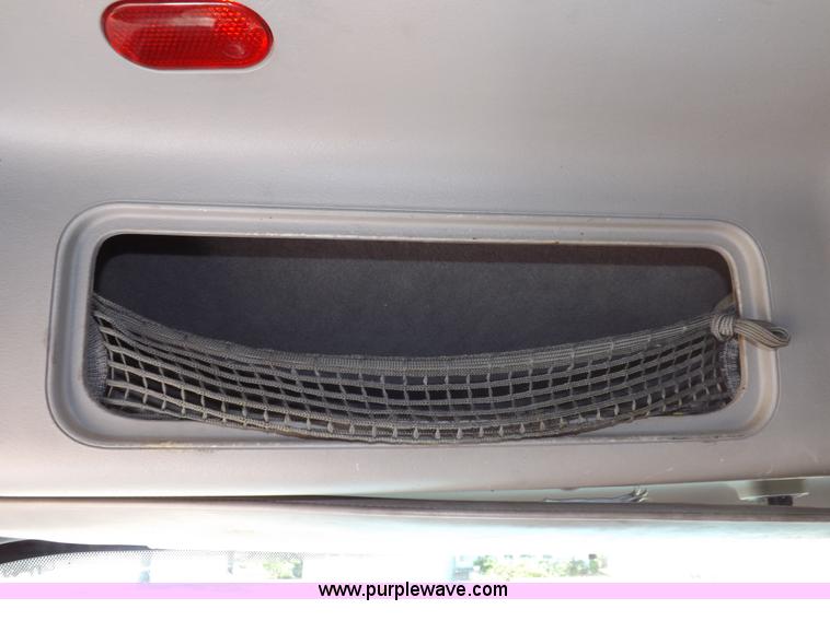 image for item I7716 2001 Freightliner Columbia semi truck