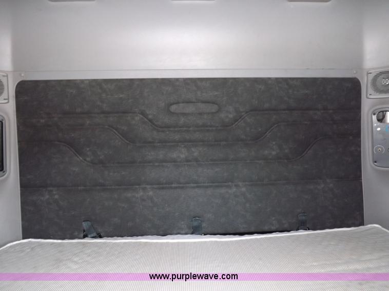 image for item I7716 2001 Freightliner Columbia semi truck