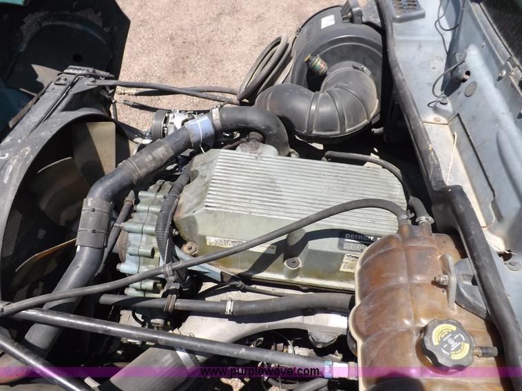 image for item I7716 2001 Freightliner Columbia semi truck