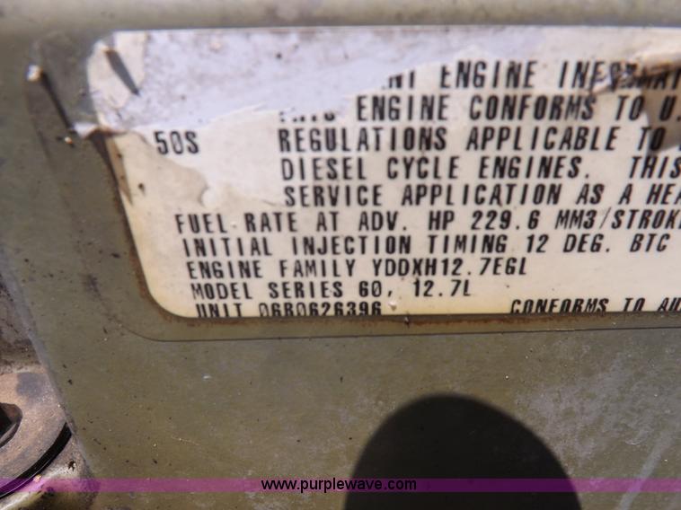 image for item I7716 2001 Freightliner Columbia semi truck