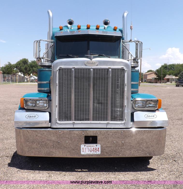 image for item I7717 2000 Peterbilt 379 semi truck