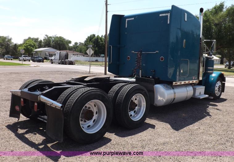 image for item I7717 2000 Peterbilt 379 semi truck