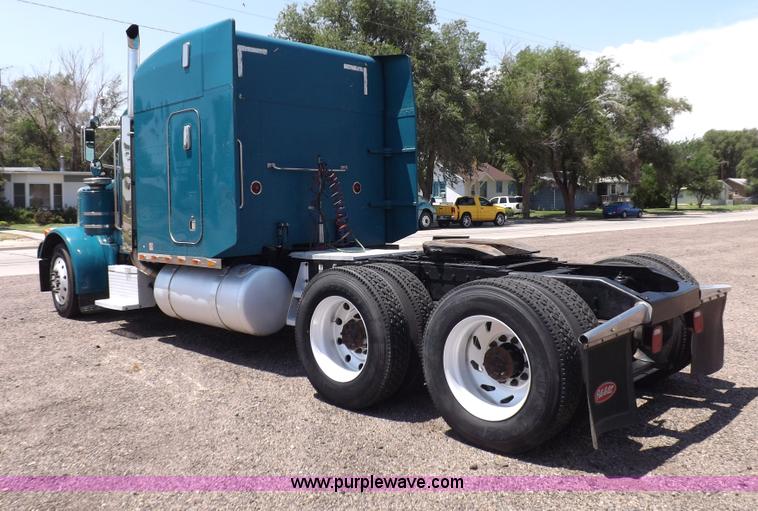 image for item I7717 2000 Peterbilt 379 semi truck