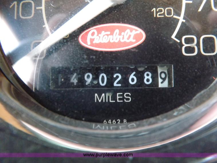 image for item I7717 2000 Peterbilt 379 semi truck