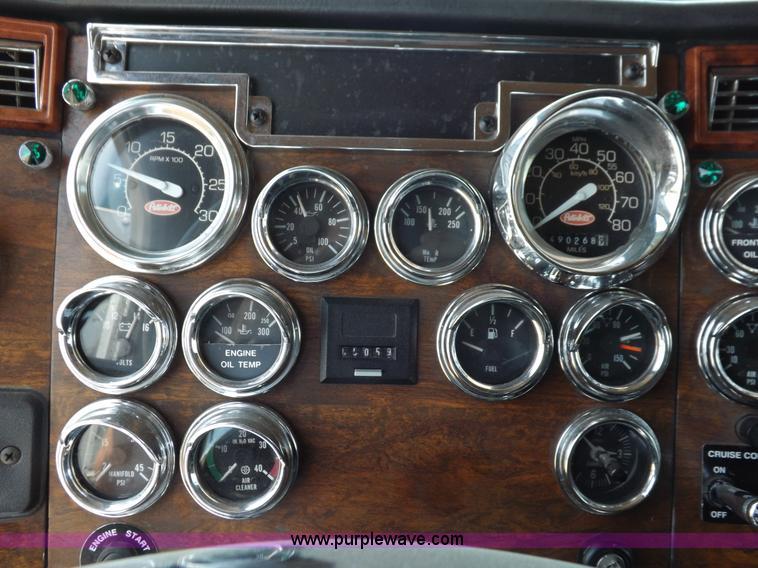 image for item I7717 2000 Peterbilt 379 semi truck