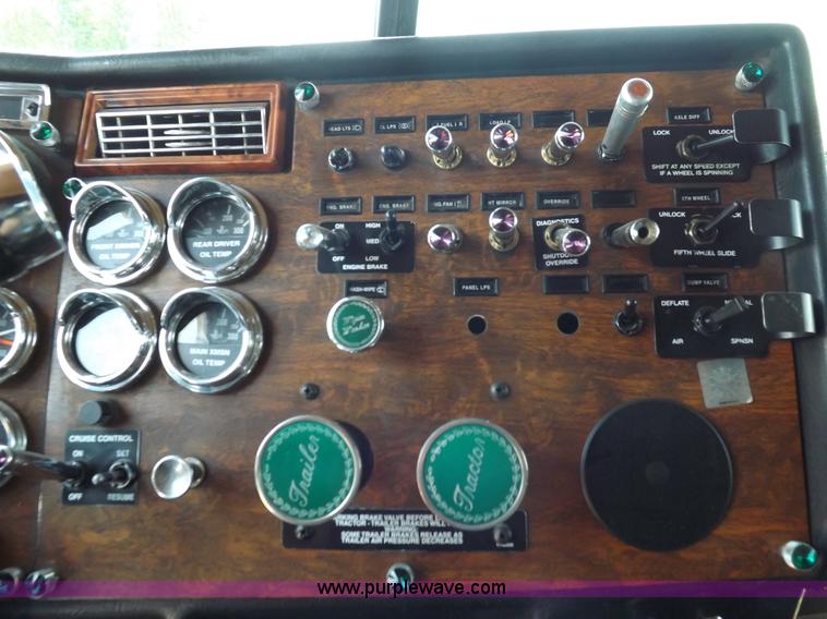 image for item I7717 2000 Peterbilt 379 semi truck