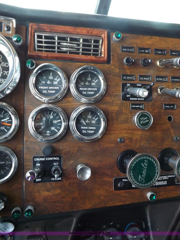 image for item I7717 2000 Peterbilt 379 semi truck