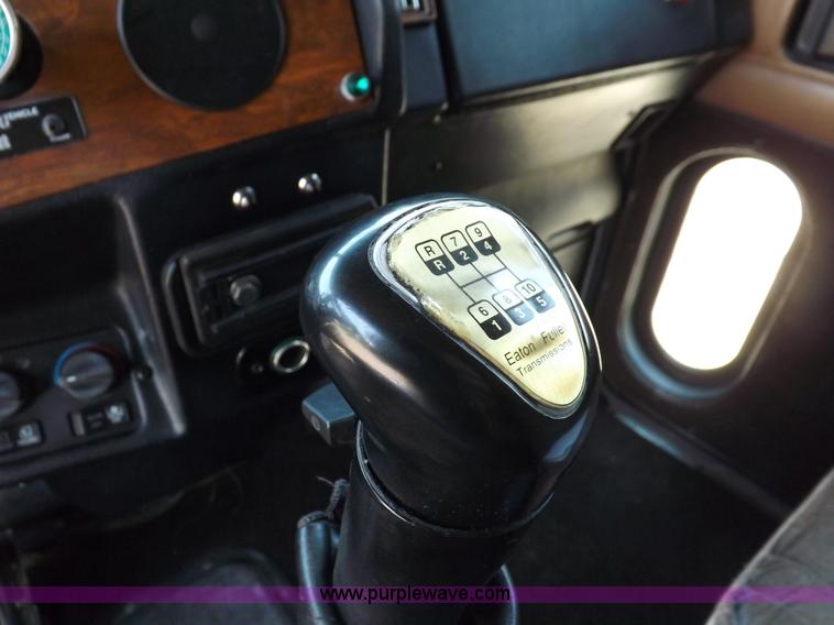 image for item I7717 2000 Peterbilt 379 semi truck