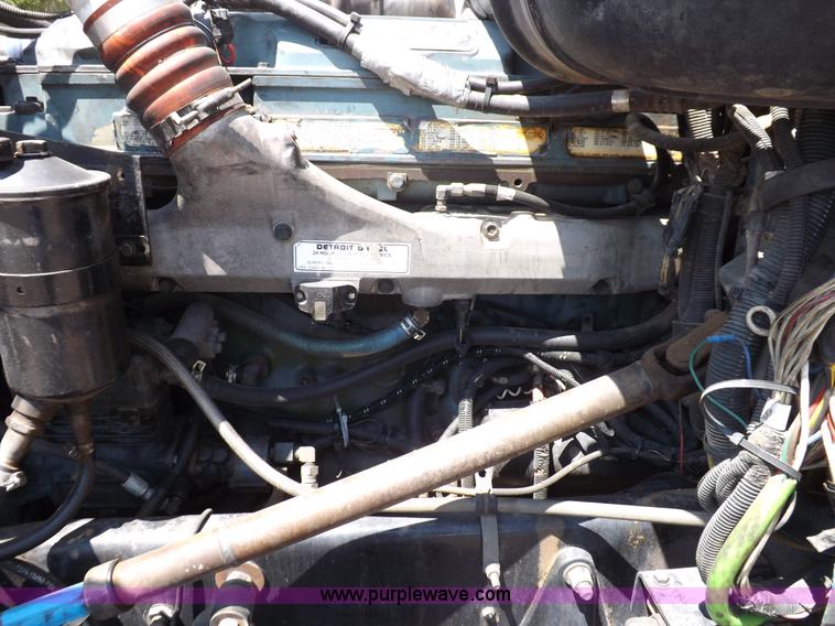 image for item I7717 2000 Peterbilt 379 semi truck