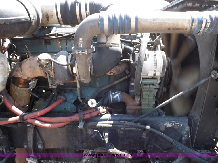 image for item I7717 2000 Peterbilt 379 semi truck