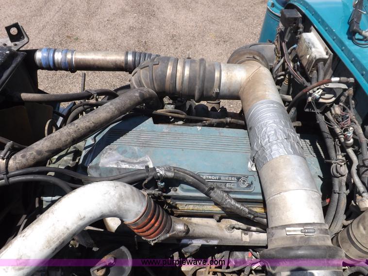 image for item I7717 2000 Peterbilt 379 semi truck