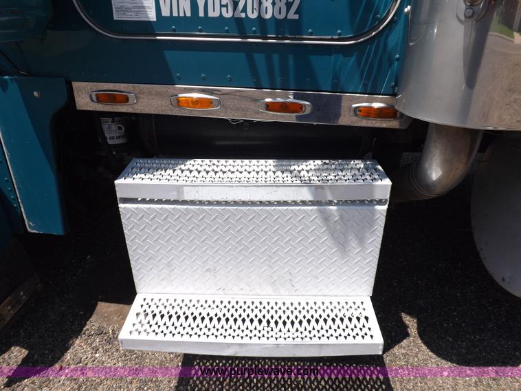 image for item I7717 2000 Peterbilt 379 semi truck