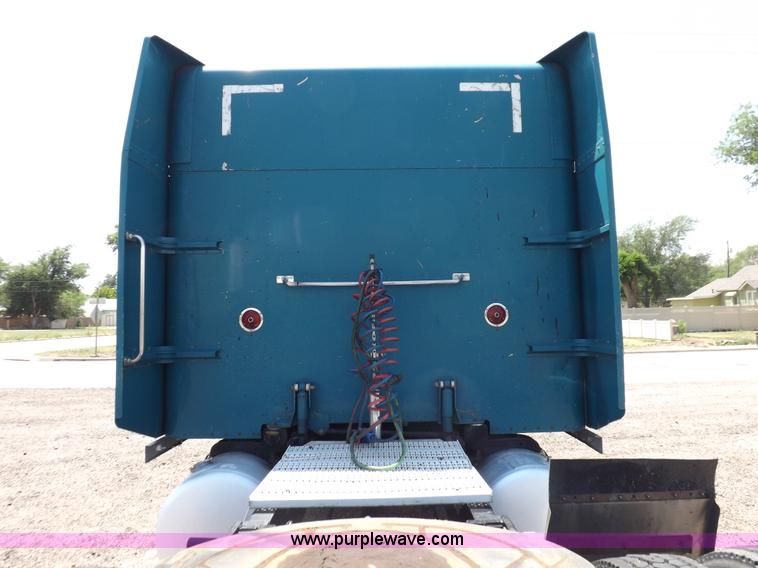 image for item I7717 2000 Peterbilt 379 semi truck