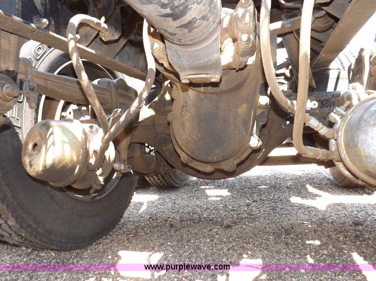 image for item I7717 2000 Peterbilt 379 semi truck