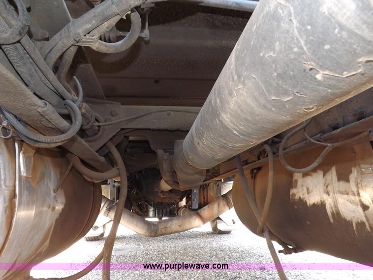 image for item I7717 2000 Peterbilt 379 semi truck