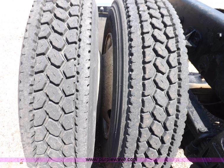 image for item I7717 2000 Peterbilt 379 semi truck