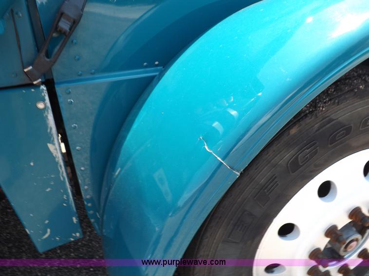 image for item I7717 2000 Peterbilt 379 semi truck