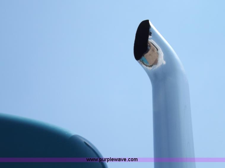 image for item I7717 2000 Peterbilt 379 semi truck