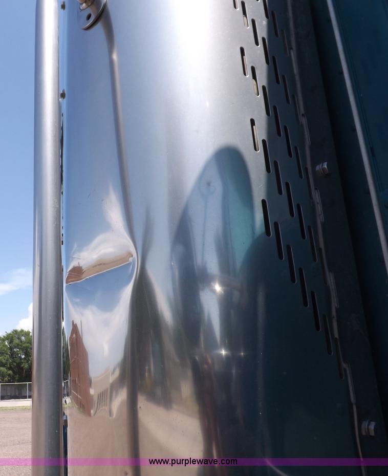 image for item I7717 2000 Peterbilt 379 semi truck