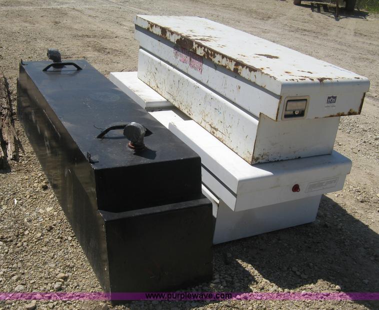 image for item AN9682 Fuel tank and toolboxes