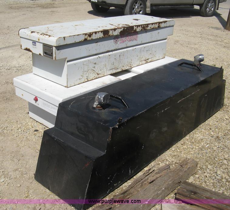 image for item AN9682 Fuel tank and toolboxes