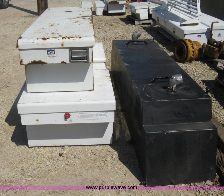 image for item AN9682 Fuel tank and toolboxes