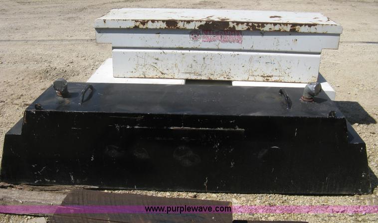 image for item AN9682 Fuel tank and toolboxes